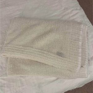 Barefoot Dreams CozyChic Contrast Tip Blanket — CREAM w/white tip